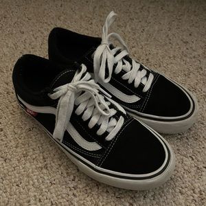 Women’s 8.5 / Men’s 7 Vans